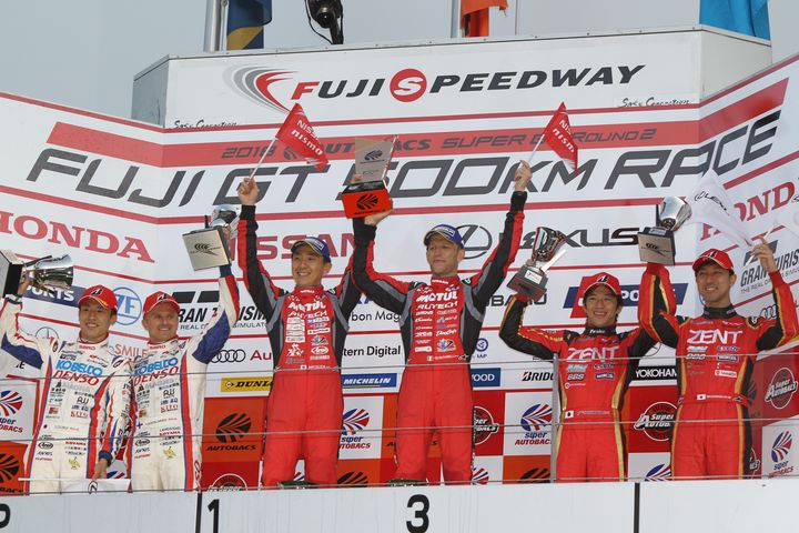 GT500クラスの表彰式