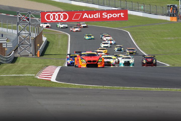 GT300クラスのスタートシーン