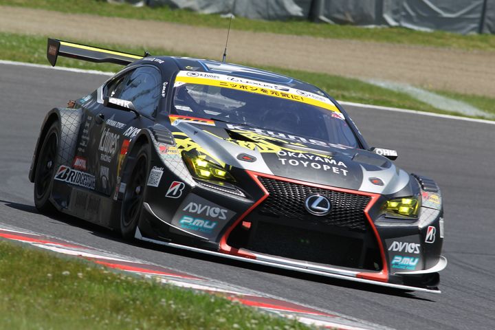 GT300クラスポールポジションの新田守男／中山雄一組（K-tunes RC F GT3）
