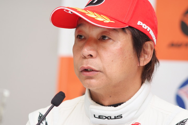 GT300クラスポールポジションの新田守男（K-tunes Racing LM corsa）