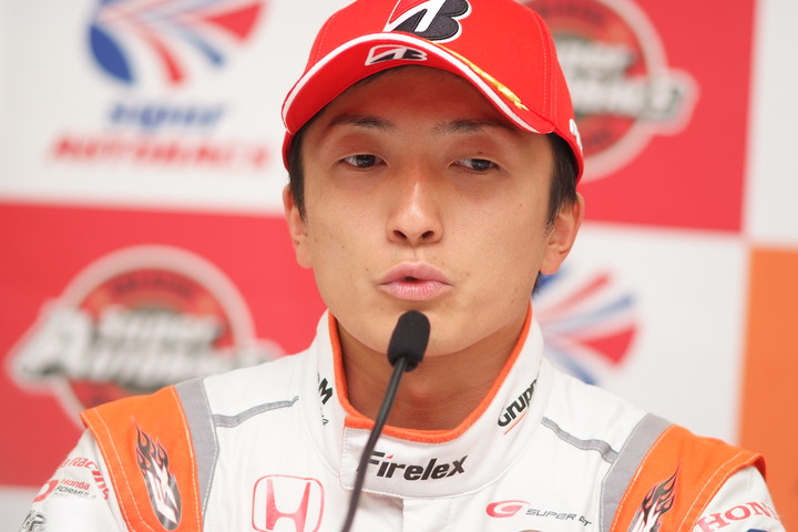 決勝記者会見: GT500クラス優勝の野尻智紀（AUTOBACS RACING TEAM AGURI）