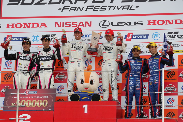 GT300クラスの表彰式