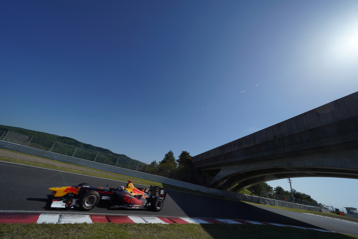 占有走行: 阪口晴南（TEAM MUGEN SF14）