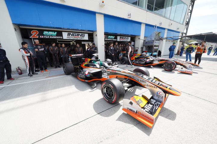 フリー走行: P.MU/CERUMO · INGING