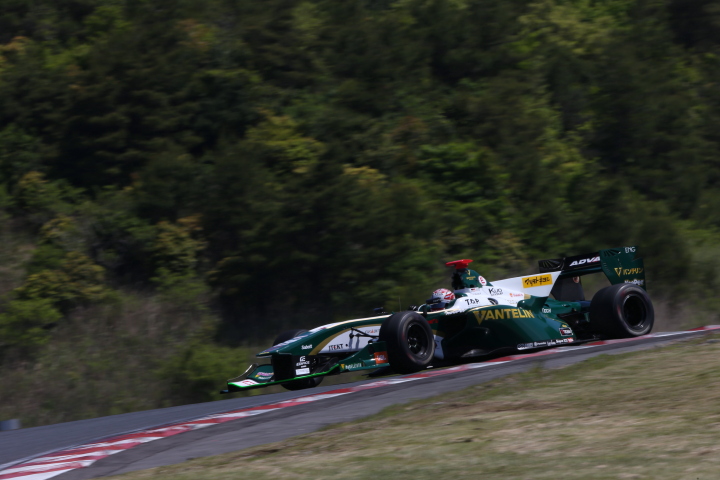 フリー走行: 中嶋一貴（VANTELIN KOWA TOM’S SF14）