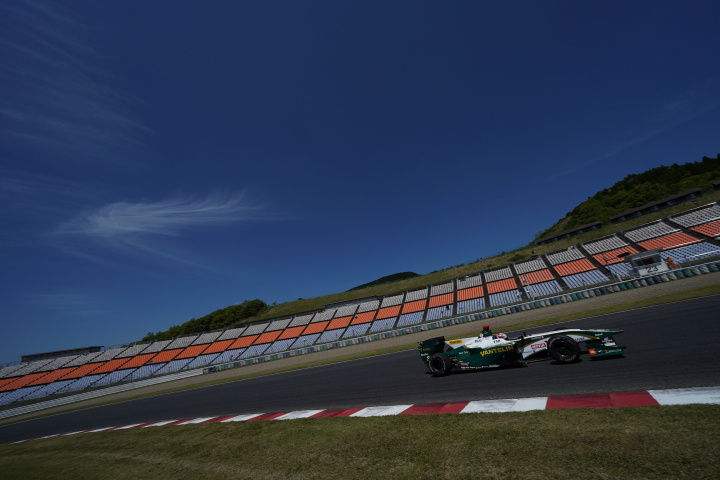 フリー走行: 中嶋一貴（VANTELIN KOWA TOM’S SF14）