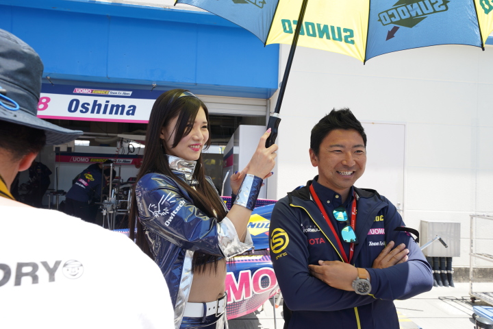 ピットウォーク: 片岡龍也監督（UOMO SUNOCO TEAM LEMANS）