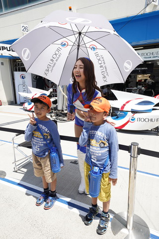 ピットウォーク: レースクイーン