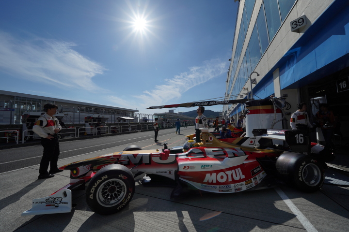 公式予選: 山本尚貴（TEAM MUGEN SF14）