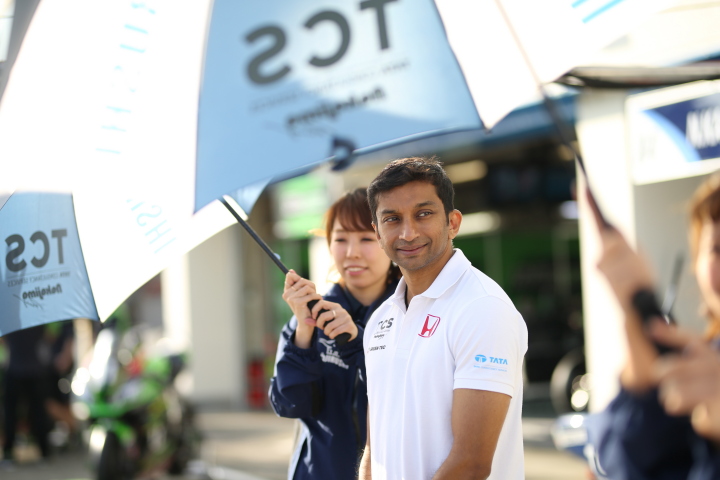 キッズピットウォーク: ナレイン・カーティケヤン（TCS NAKAJIMA RACING）