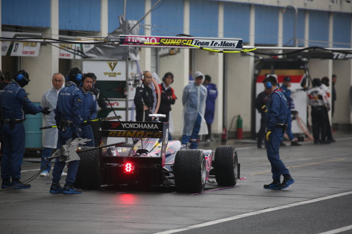 ウォームアップ走行: 大嶋和也（UOMO SUNOCO TEAM LEMANS）
