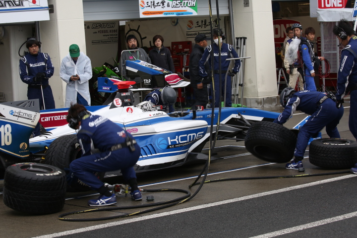 ウォームアップ走行: 小林可夢偉（KCMG Elyse SF14）