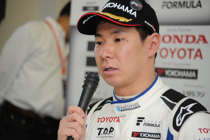 予選記者会見: 2位の小林可夢偉（carrozzeria Team KCMG）