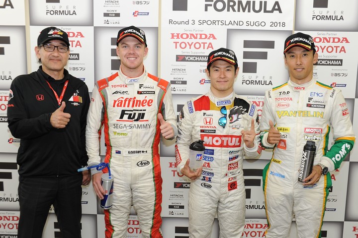 決勝フォトセッション: 上位3名のドライバー