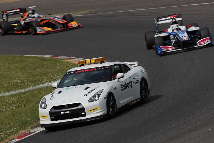 レースは序盤SCが導入された