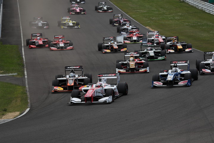 58周の決勝がスタートした