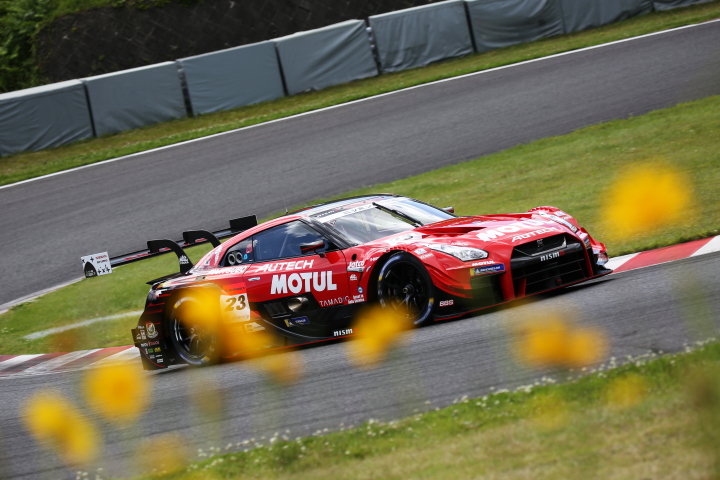 公式練習: 松田次生／ロニー・クインタレッリ組（MOTUL AUTECH GT-R）
