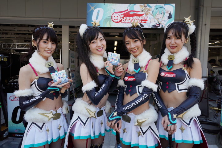 ピットウォーク: レースクイーン