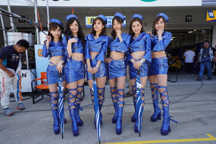 ピットウォーク: レースクイーン