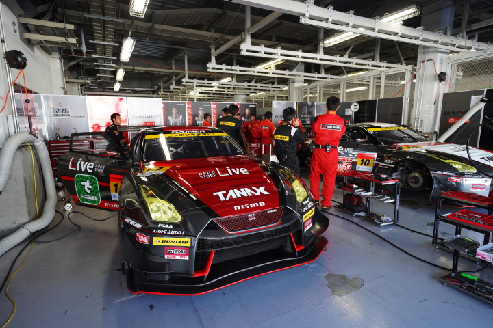 公式予選: GAINER TANAX GT-R