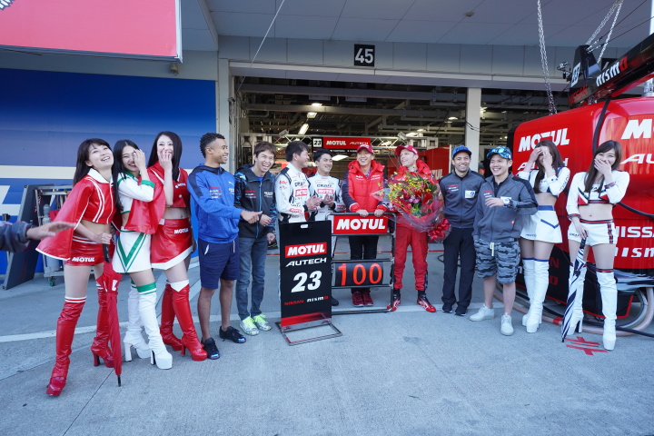 GTキッズウォーク: ロニー・クインタレッリ（NISMO）GT100戦出場