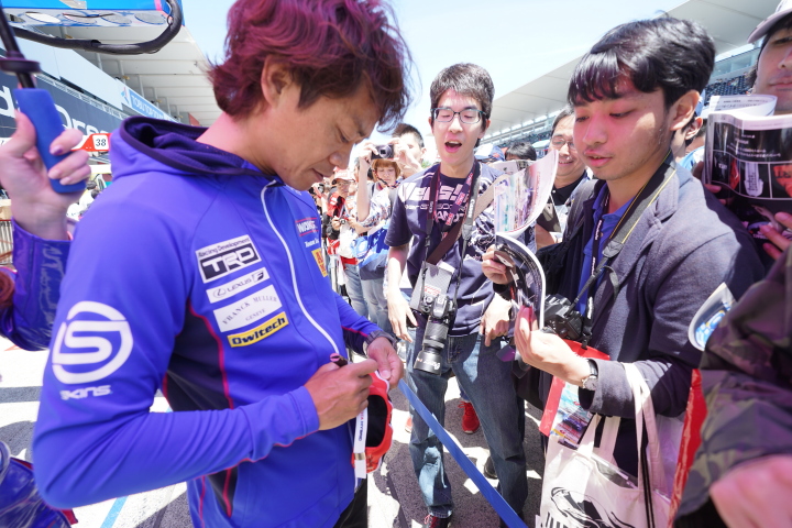 ピットウォーク: 脇阪寿一監督（LEXUS TEAM LEMANS WAKO'S）