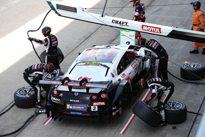 ウォームアップ走行: 本山哲／千代勝正組（CRAFT SPORTS MOTUL GT-R）