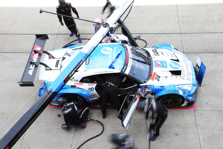 ウォームアップ走行: ジョアオ・パオロ・デ・オリベイラ／高星明誠組（フォーラムエンジニアリングADVAN GT-R）