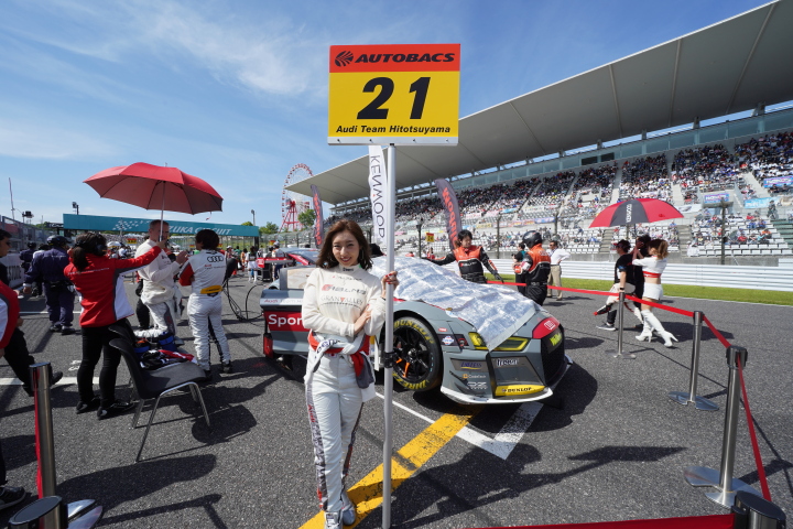 スターティンググリッド: レースクイーン