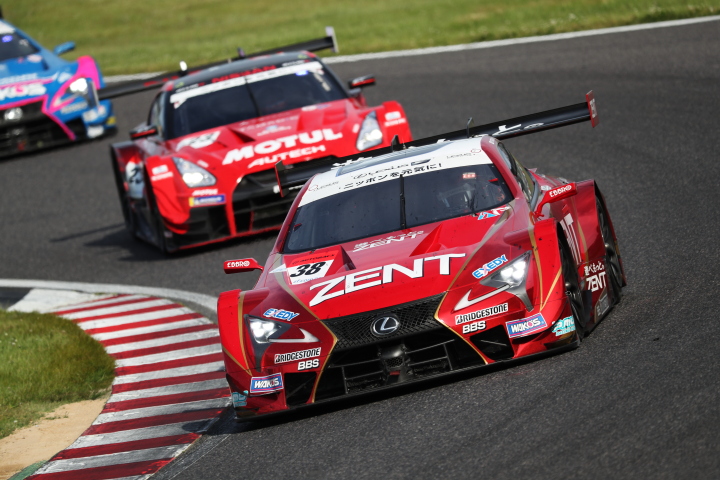 決勝レース: 立川祐路（ZENT CERUMO LC500）