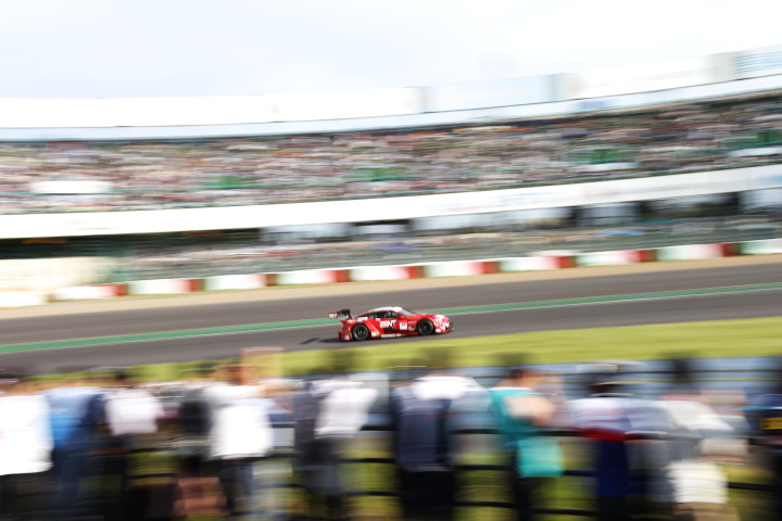 決勝レース: 立川祐路（ZENT CERUMO LC500）