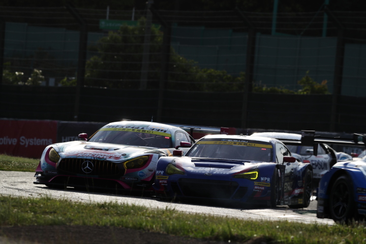 決勝レース: 谷口信輝（グッドスマイル初音ミクAMG） vs 井口卓人（SUBARU BRZ R&D SPORT）