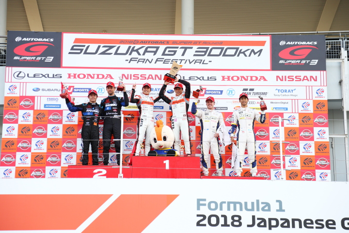 表彰式: GT500クラスのトップ3のドライバーが登壇