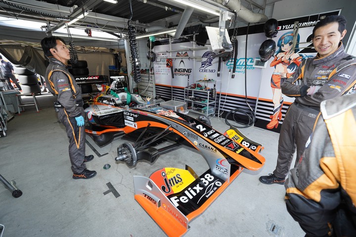 フリー走行: JMS P.MU/CERUMO・INGING SF14