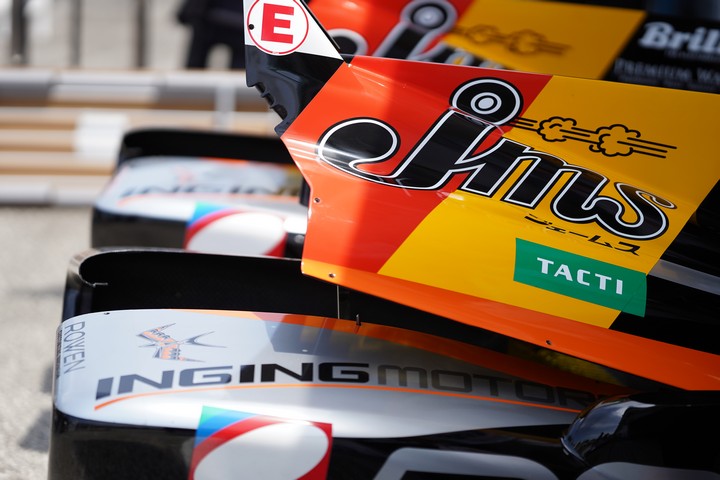 ピットウォーク: JMS P.MU/CERUMO・INGING SF14のフロントウイング