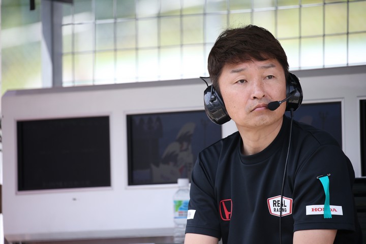 公式予選: 金石勝智監督（REAL RACING）