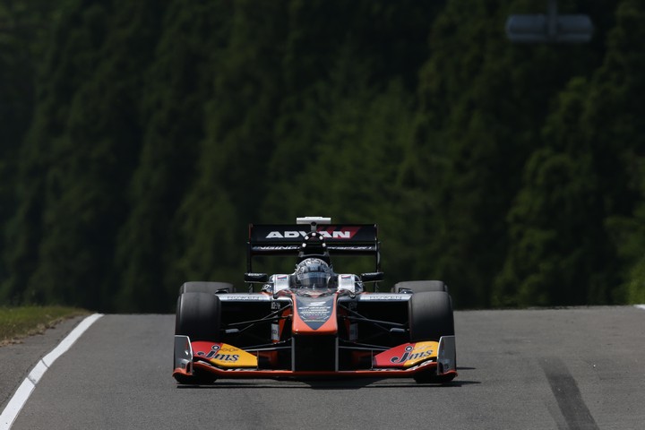 ウォームアップ: 国本雄資（JMS P.MU/CERUMO・INGING SF14）