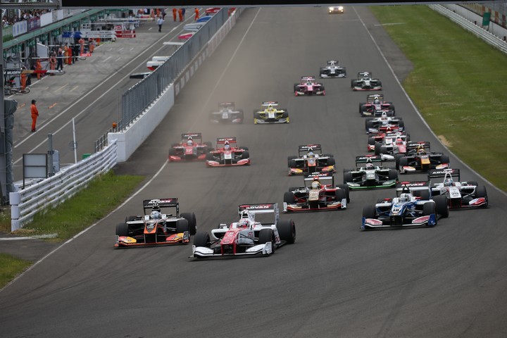 決勝レース: スタートシーン