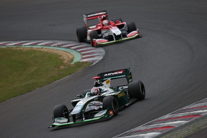 決勝レース: 中嶋一貴（VANTELIN KOWA TOM’S SF14）