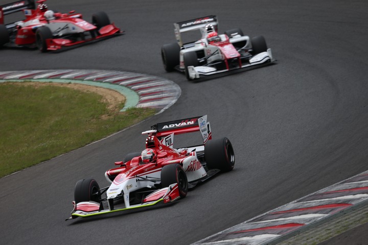 決勝レース: 山下健太（ORIENTALBIO KONDO SF14）