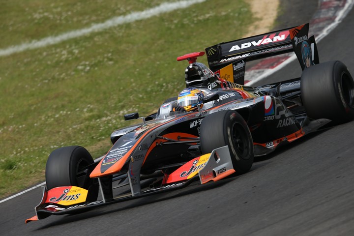 決勝レース: 石浦宏明（JMS P.MU/CERUMO・INGING SF14）