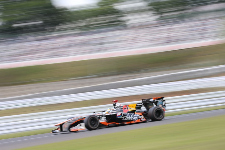 決勝レース: 石浦宏明（JMS P.MU/CERUMO・INGING SF14）