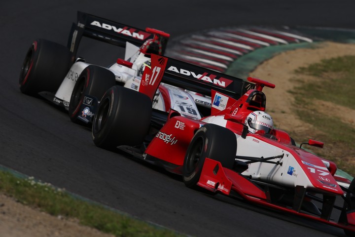 決勝レース: 塚越広大（REAL SF14）