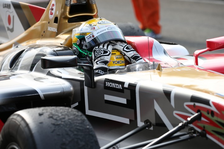 決勝レース: 優勝した山本尚貴（TEAM MUGEN）