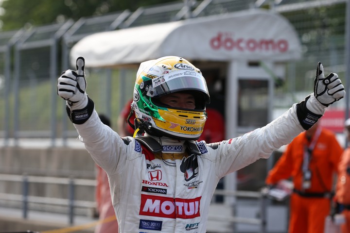 決勝レース: 優勝した山本尚貴（TEAM MUGEN）