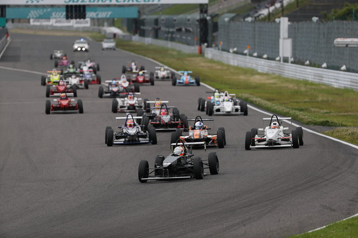 10周の決勝がスタートした