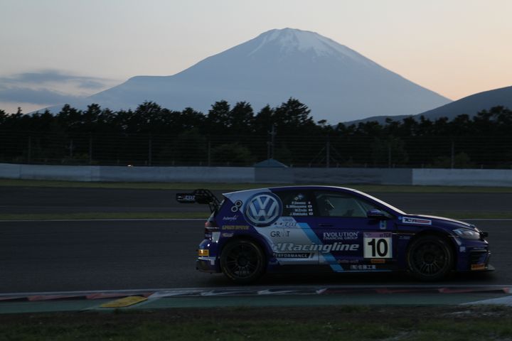 フィリップ・デベサ／密山祥吾／遠藤光博／脇阪寿一組（Racingline PERFORMANCE GOLF TCR）