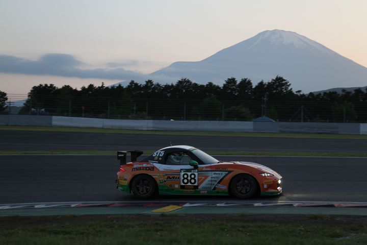 村上博幸／雨宮恵司／吉田綜一郎／脇谷猛／中根邦憲／杉野治彦組（村上モータースMAZDAロードスター）