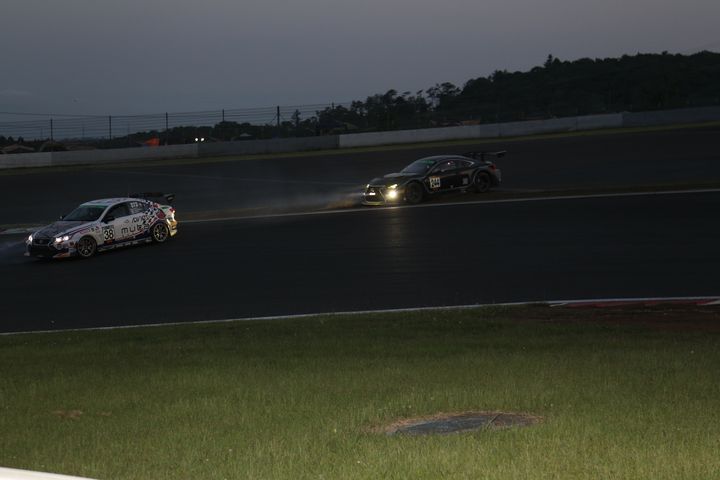 コースアウトするマシン