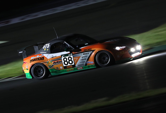 村上博幸／雨宮恵司／吉田綜一郎／脇谷猛／中根邦憲／杉野治彦組（ST-5:村上モータースMAZDAロードスター）